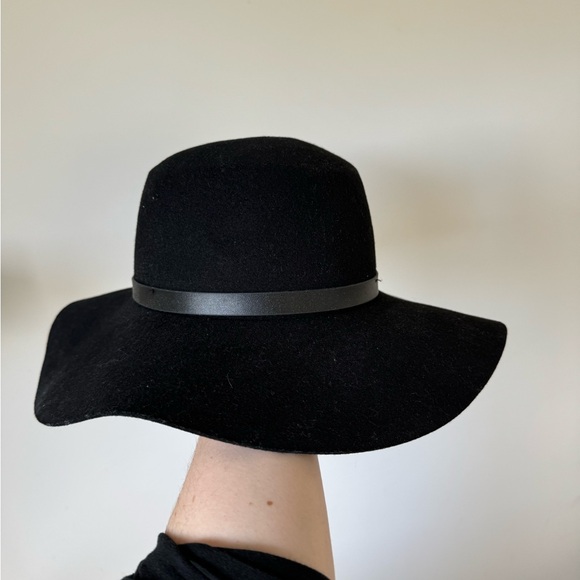 HM wide brimmed Hat - Picture 4 of 4